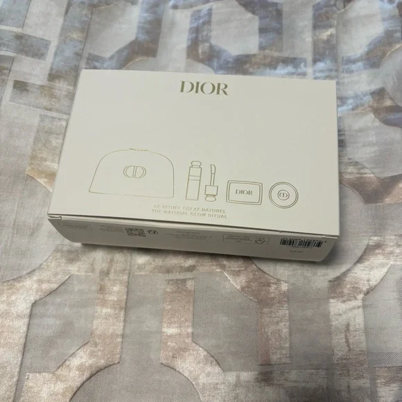 Dior Gold Cosmetic Bag - Picture 2 of 4